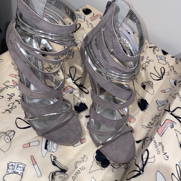 Grey and silver high heels - Picture 3 of 7